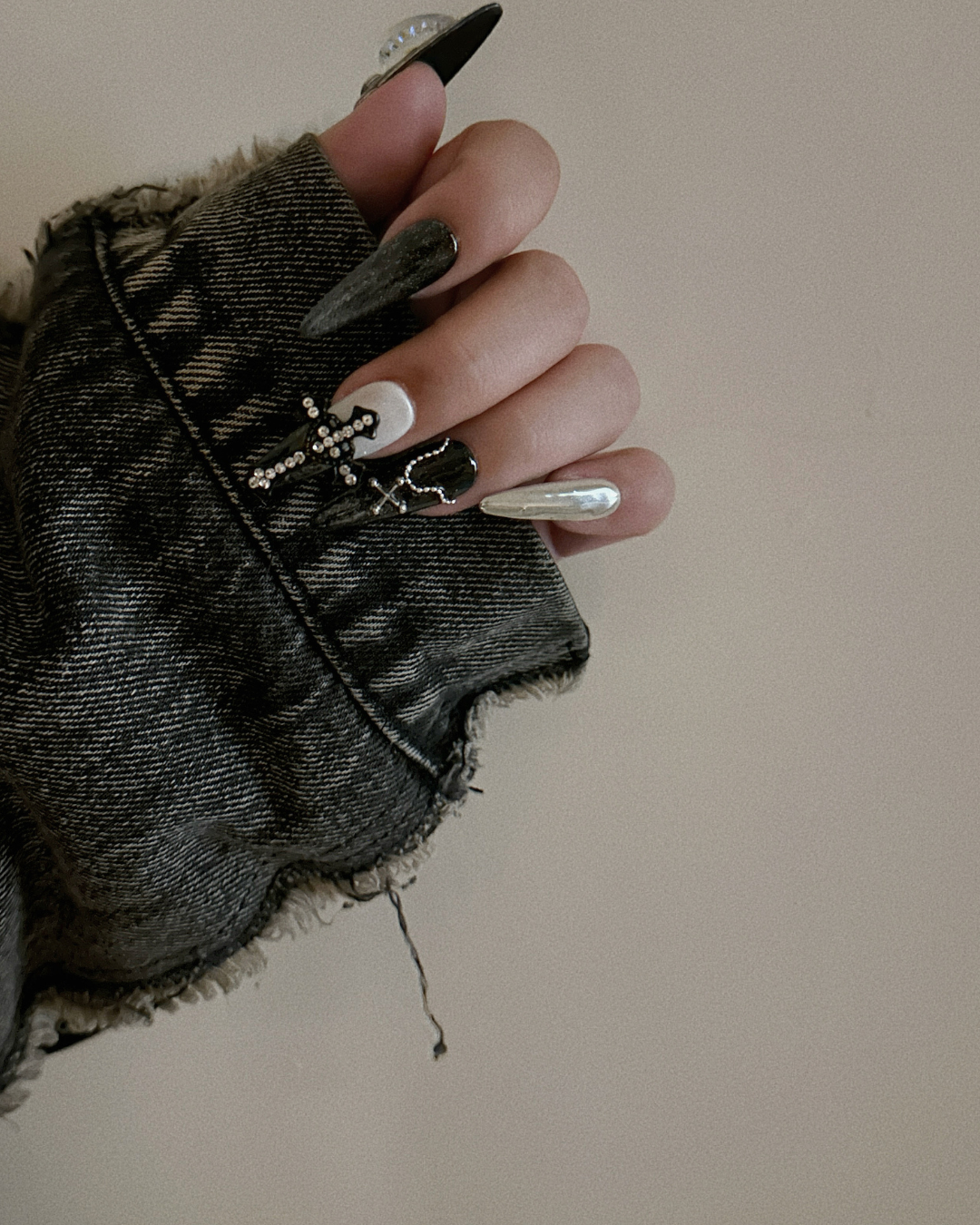 soft violence‎.𖥔 ݁ ˖
